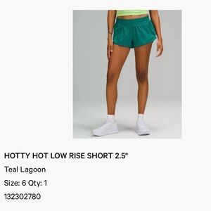 Lululemon Hotty Hot Low Rise Short 2.5”
Teal Lagoon size 6